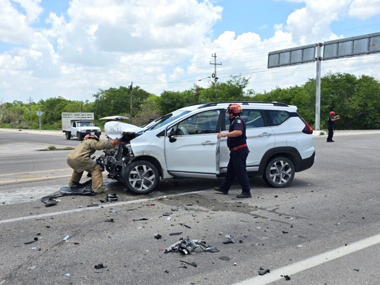 Turistas se la brincan: Sobreviven a fuerte choque en la vía Mérida- Celestún